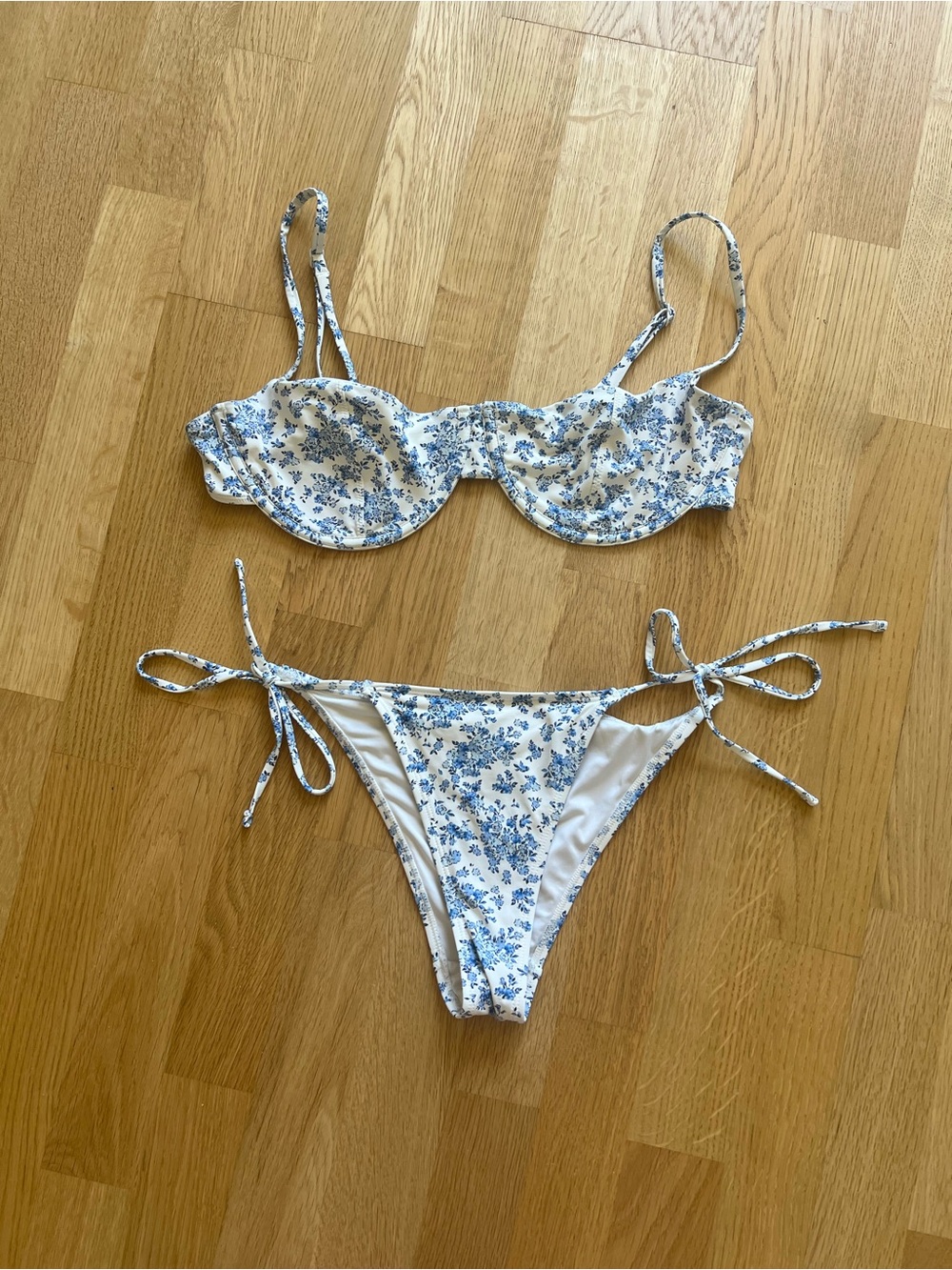 Garage Bikini Set *New Condition*